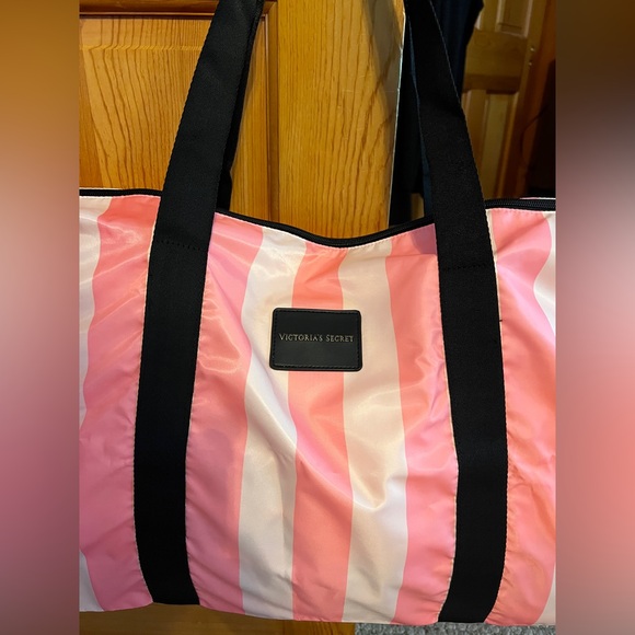NEW‼️ VICTORIA'S Secret Lightweight & Pakable Weekend Tote Bag striped 2pc - Picture 8 of 16